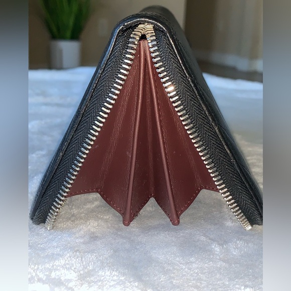 CHANEL long zipped wallet - chevron - Picture 13 of 16